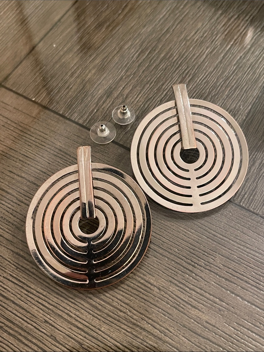 Vintage Geometric Cut-out Round Disc Earrings - Silver-tone - Picture 10 of 16